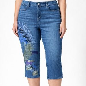 Chico's So Slimming Girlfriend Crop Jeans Size 8-10 Embroidered Capri Denim